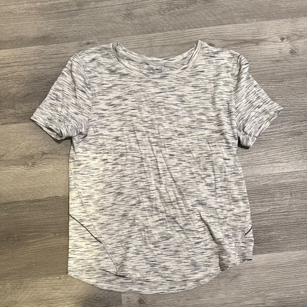 Lululemon Gray Patterned T-Shirt